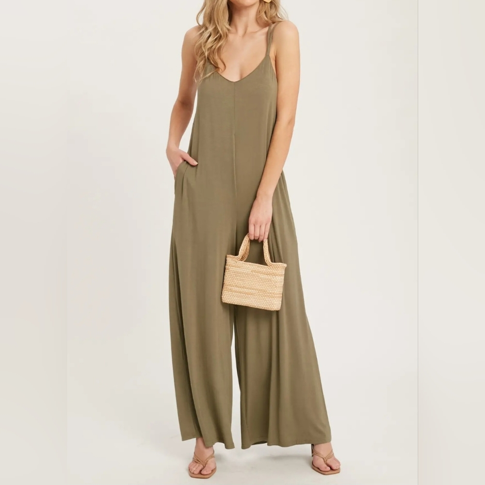 #01 LAST CHANCE! 🛑L FABULOUS Criss-Cross Back Wide Leg Jumpsuit